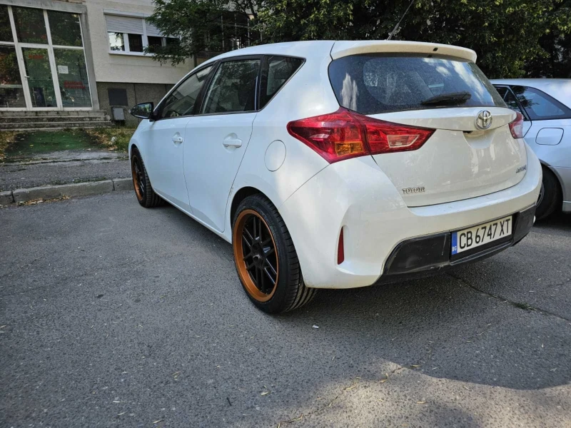 Toyota Auris 2.0 D4d 124hp, снимка 8 - Автомобили и джипове - 47821124