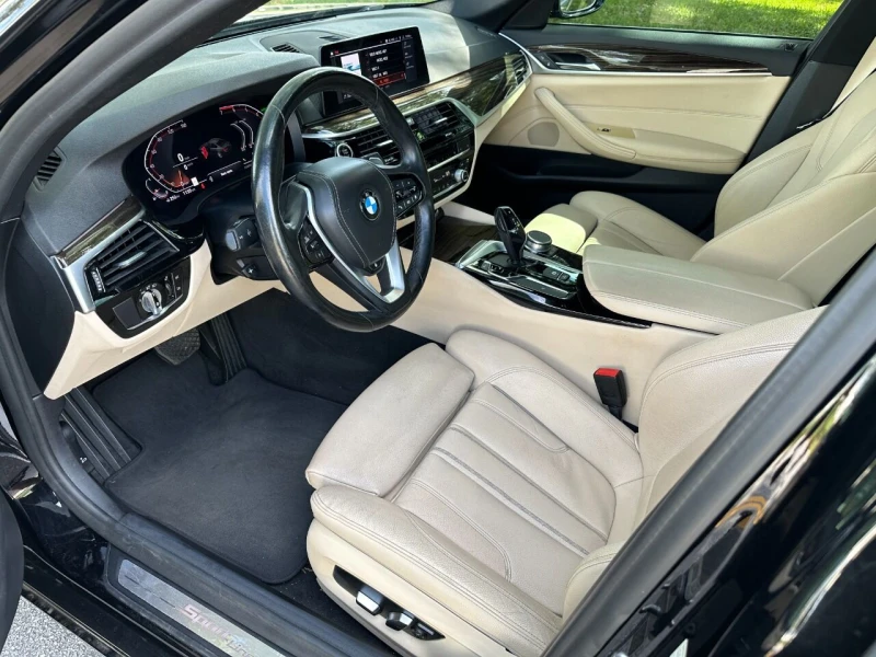 BMW 530 SportLine* Keyless* Bluetooth* М.Точка* Camera* , снимка 15 - Автомобили и джипове - 48693685