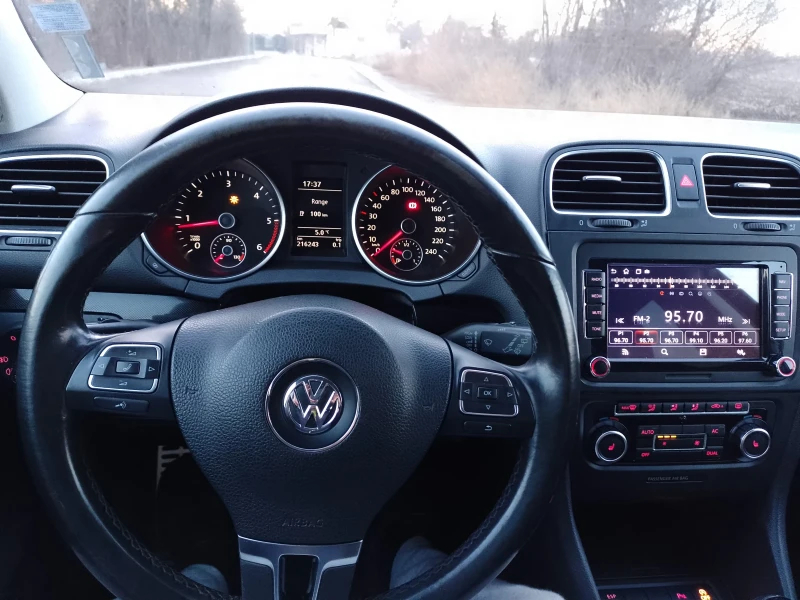 VW Golf, снимка 13 - Автомобили и джипове - 48911383