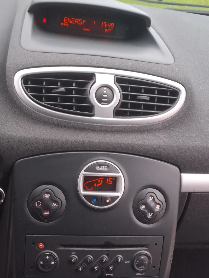 Renault Clio, снимка 8 - Автомобили и джипове - 52658528