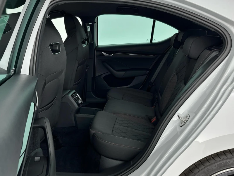 Skoda Octavia RS 2.0TSI * 265* Canton* Matrix* , снимка 13 - Автомобили и джипове - 52145555