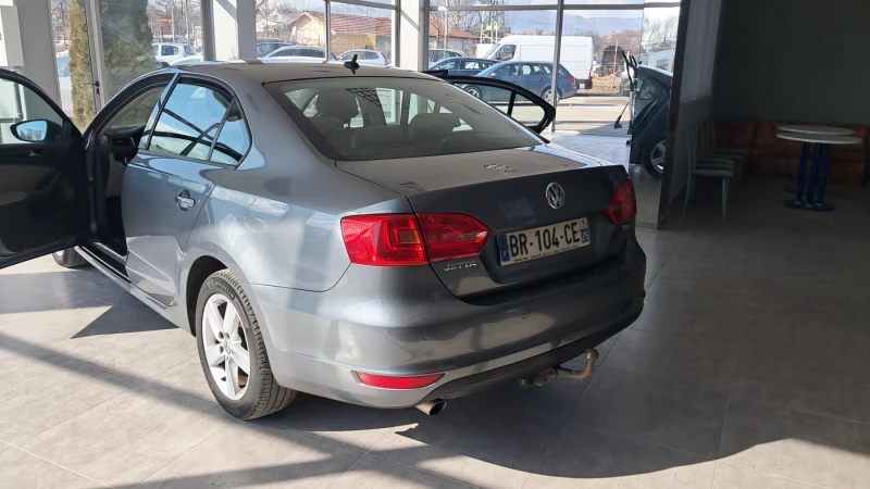 VW Jetta 1.6, снимка 3 - Автомобили и джипове - 52222693