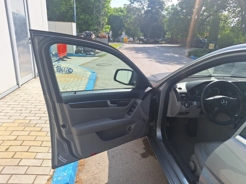 Mercedes-Benz C 220, снимка 7 - Автомобили и джипове - 52398322