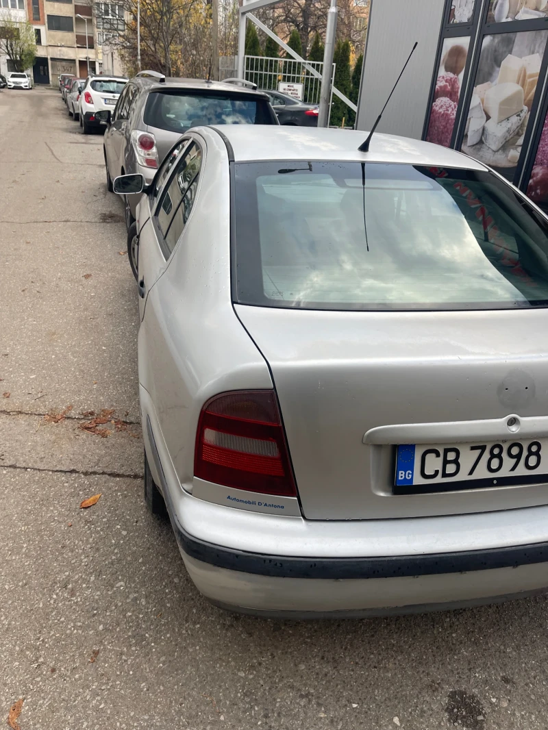 Skoda Octavia 1.6 i, снимка 3 - Автомобили и джипове - 52652113