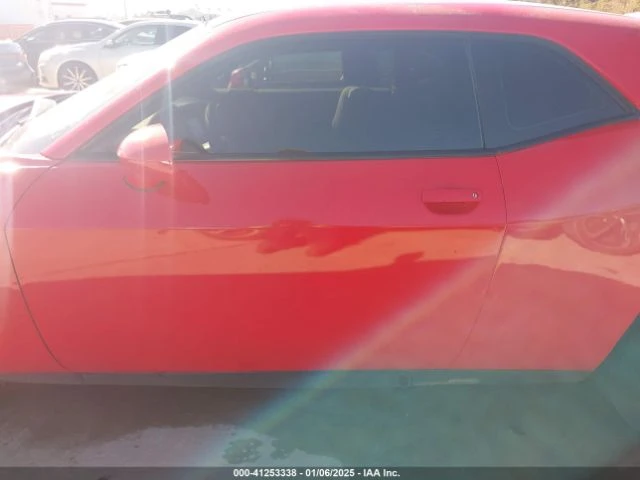 Dodge Challenger SXT* TorRed* * 8 TorqueFlite* (CARFAX), снимка 10 - Автомобили и джипове - 49389440