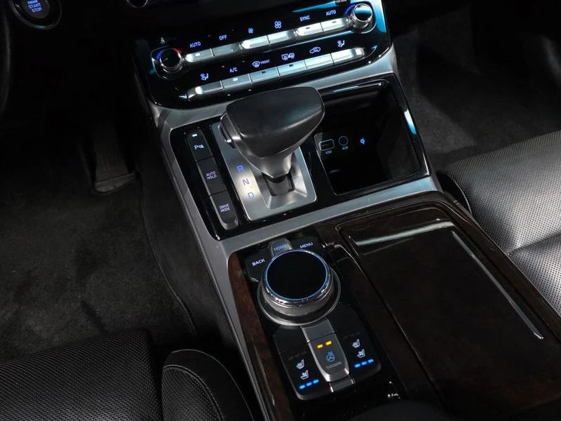 Genesis G90 3.8 Automatic, снимка 13 - Автомобили и джипове - 55598966