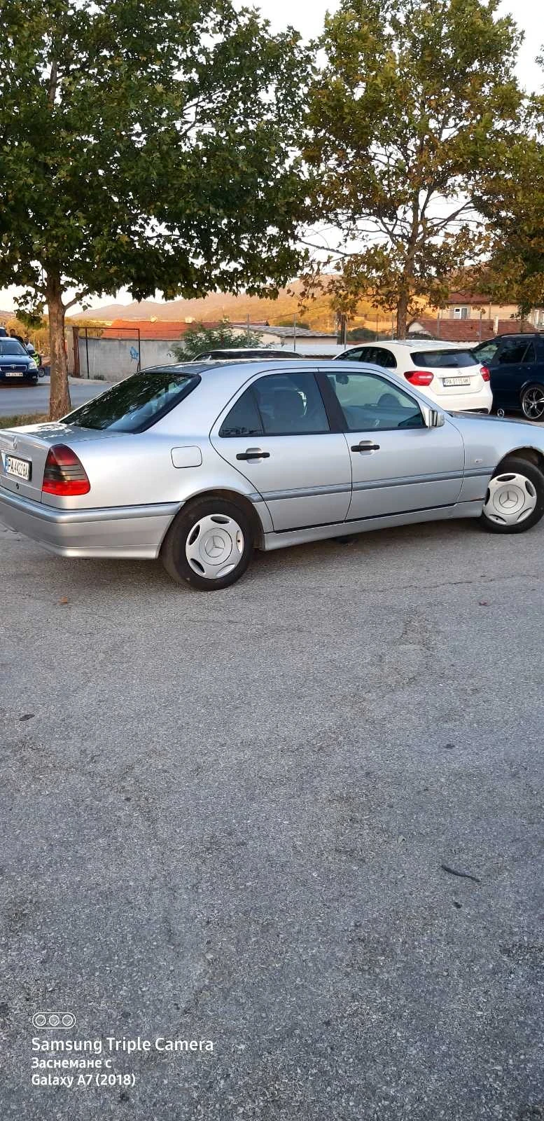 Mercedes-Benz C 180, снимка 4 - Автомобили и джипове - 55734899