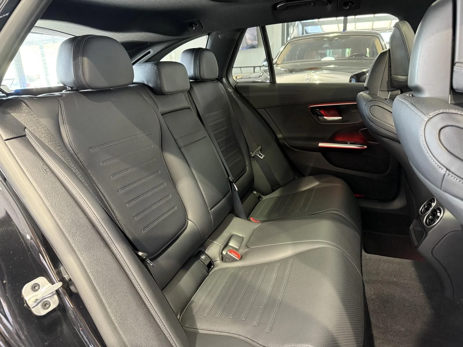 Mercedes-Benz C 300 d T AMG-Line - изображение 8