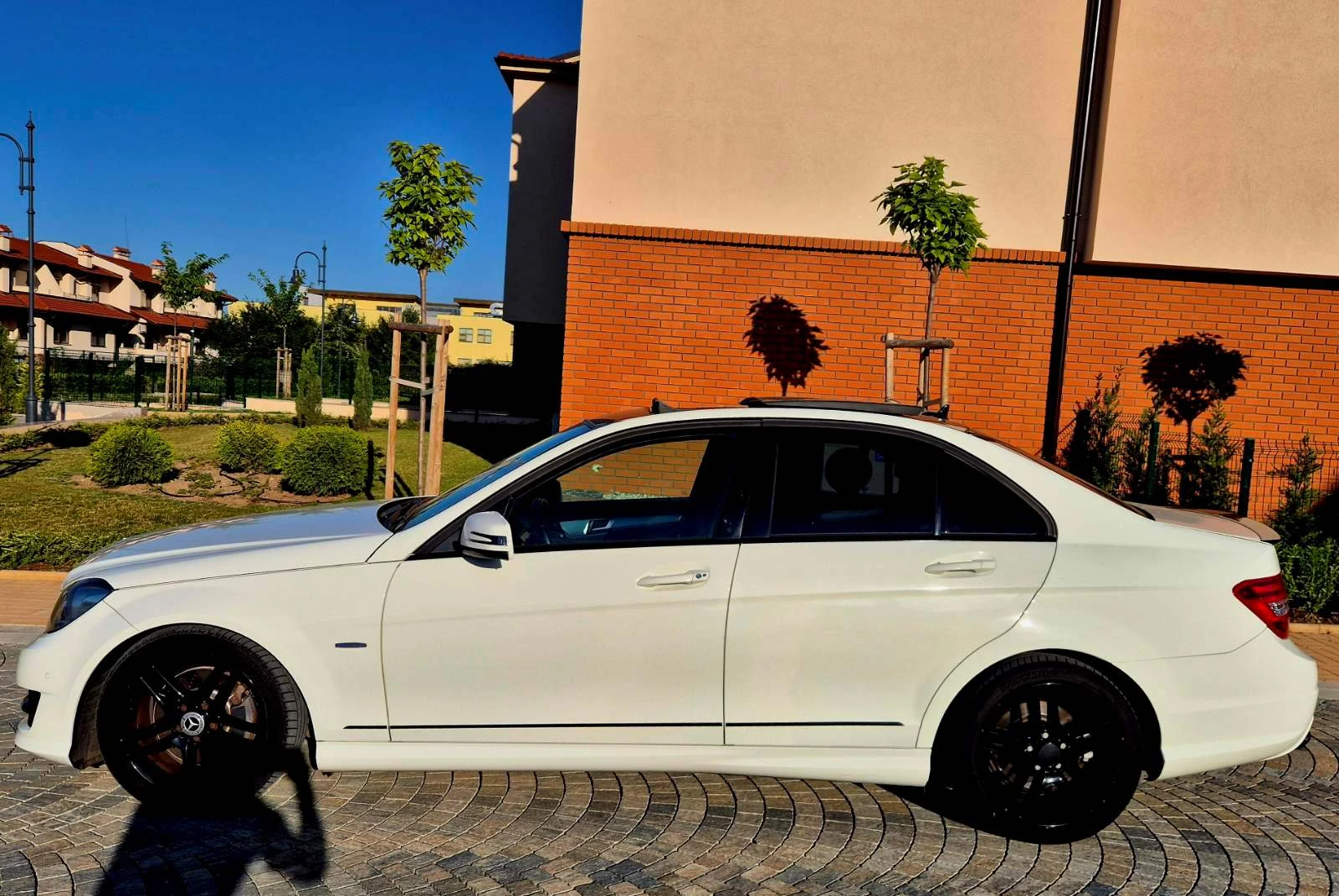 Mercedes-Benz C 250 * AMG* SHADOW* LINE* PANO* TOP - изображение 2