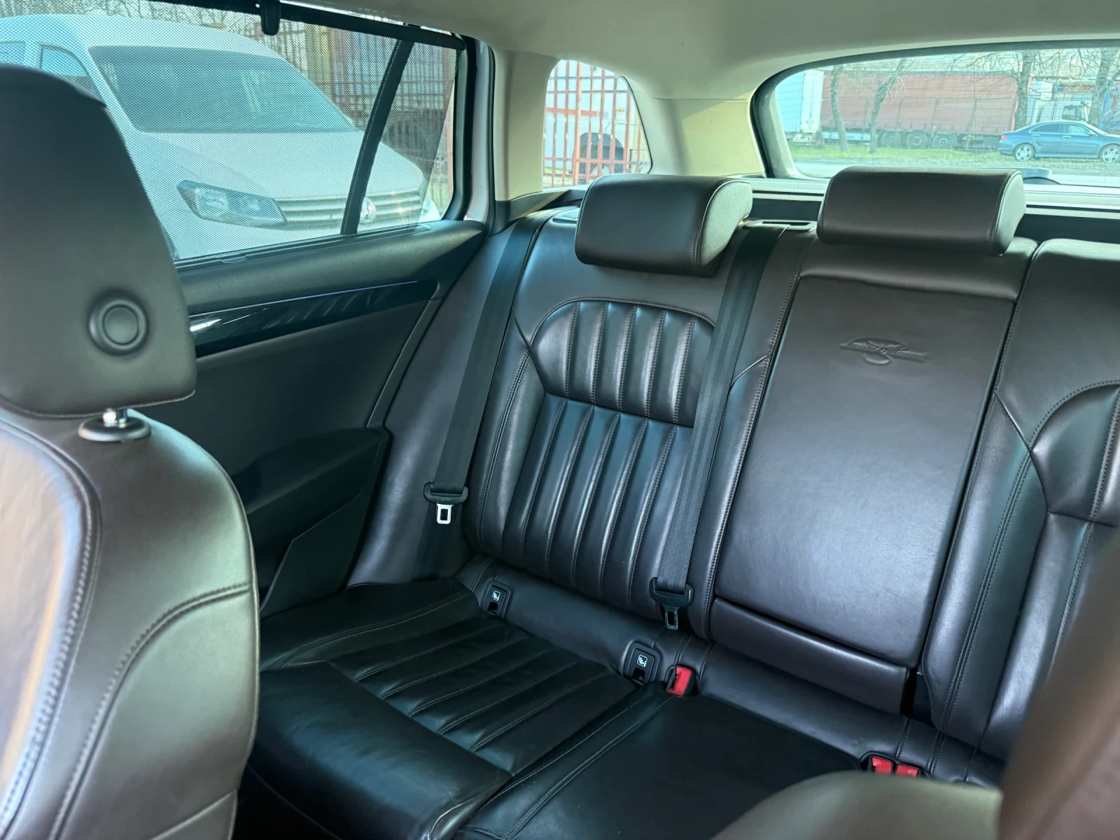 Skoda Superb 2.0 tdi L&K 4X4, снимка 11 - Автомобили и джипове - 53736907