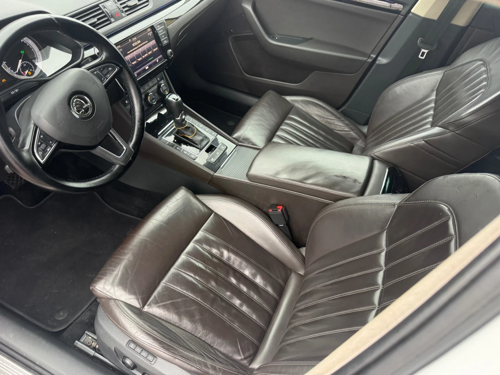 Skoda Superb 2.0 tdi L&K 4X4 - изображение 9