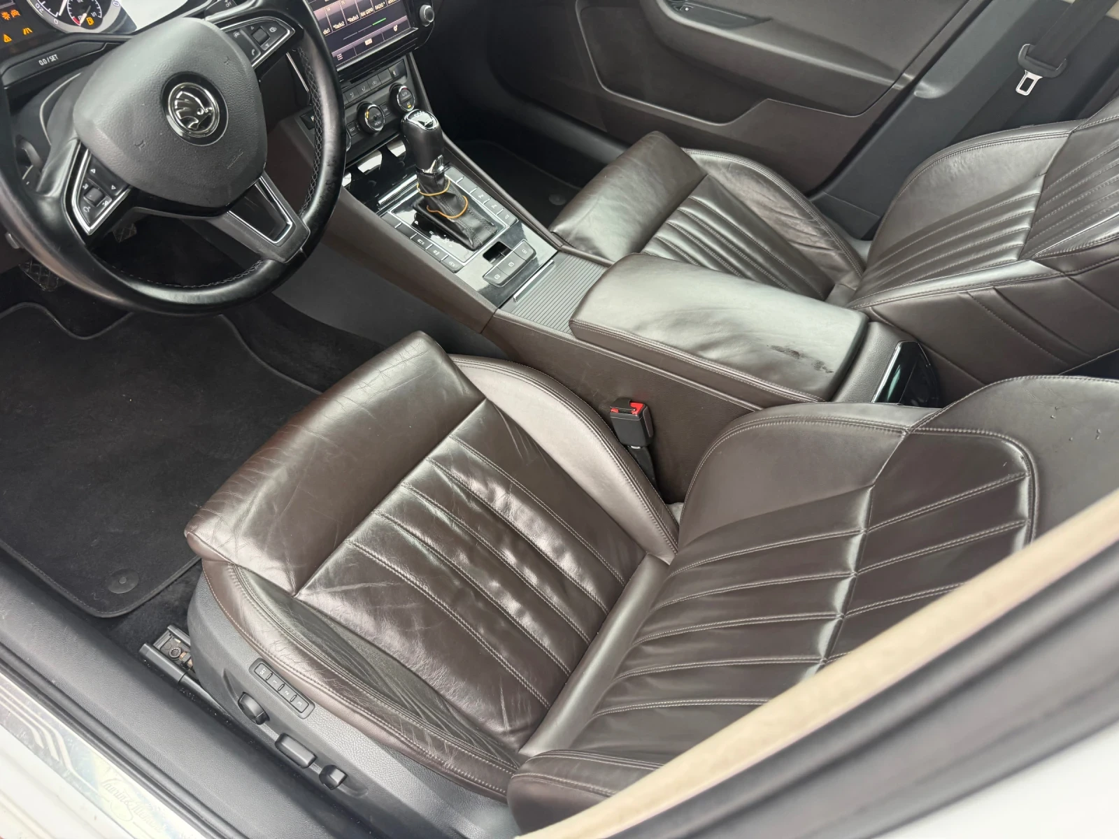 Skoda Superb 2.0 tdi L&K 4X4 - изображение 10