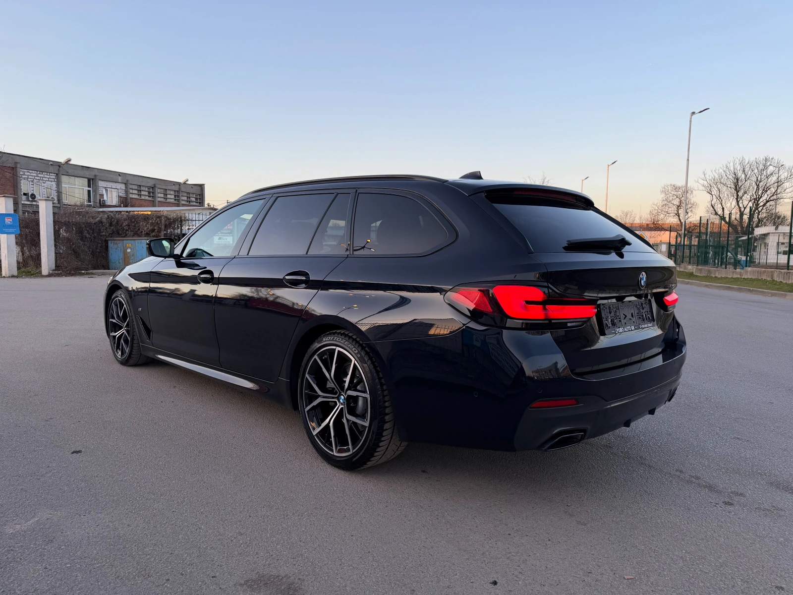 BMW 520 D xDrive M Sport Pano Full Led Virtual Keyless , снимка 6 - Автомобили и джипове - 53804398