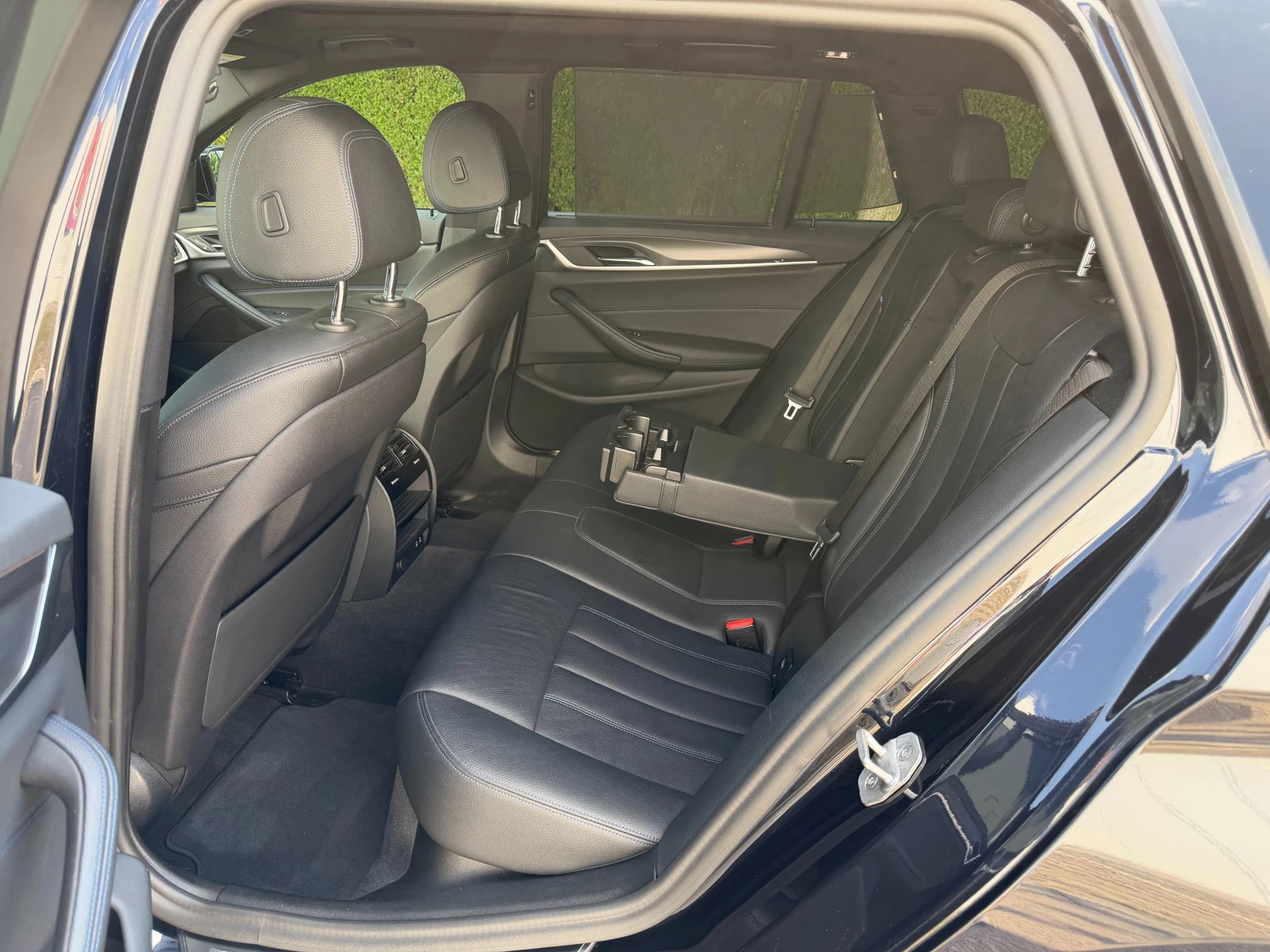 BMW 520 D xDrive M Sport Pano Full Led Virtual Keyless , снимка 12 - Автомобили и джипове - 53804398