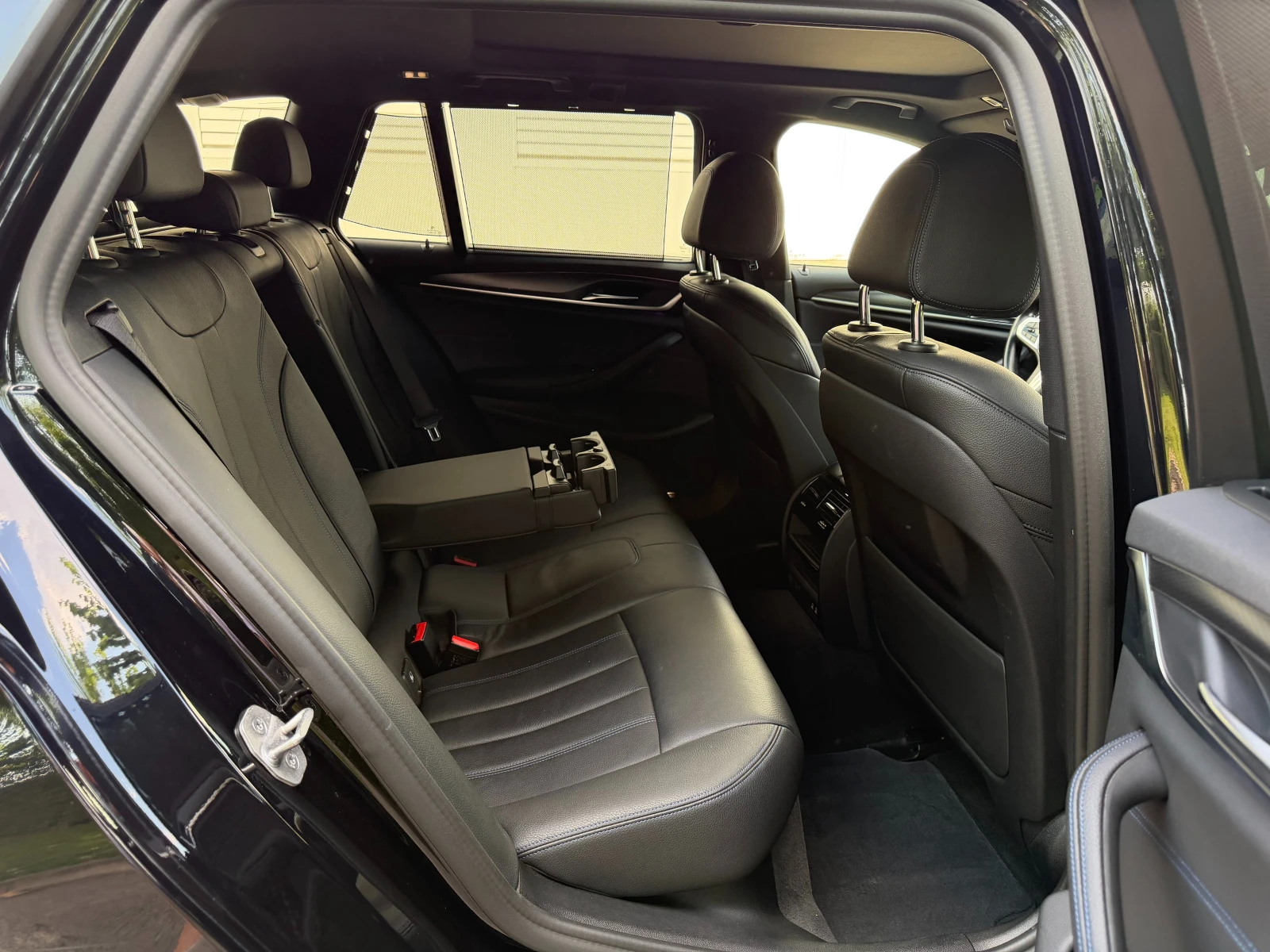 BMW 520 D xDrive M Sport Pano Full Led Virtual Keyless , снимка 13 - Автомобили и джипове - 53804398