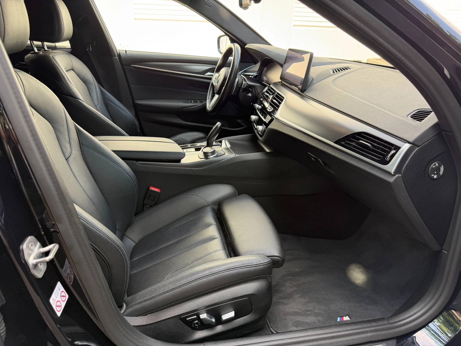BMW 520 D xDrive M Sport Pano Full Led Virtual Keyless , снимка 14 - Автомобили и джипове - 53804398