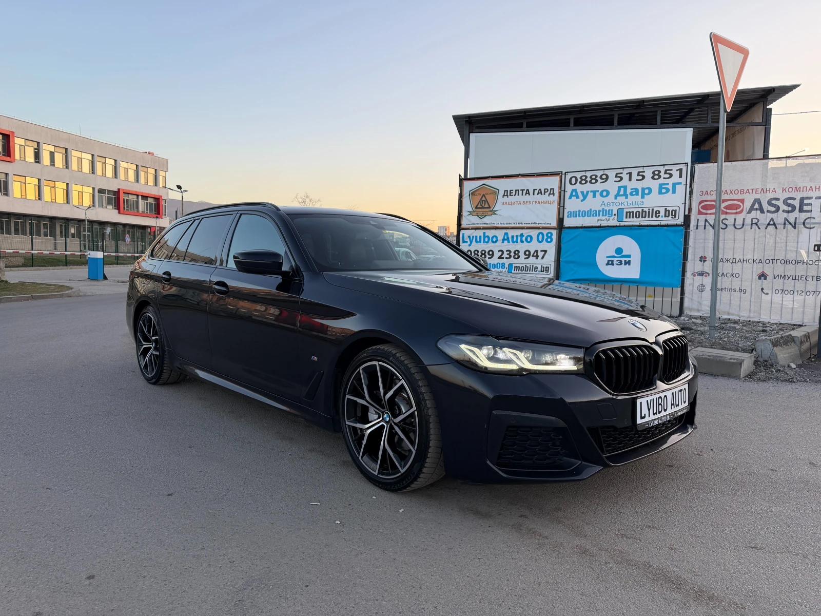 BMW 520 D xDrive M Sport Pano Full Led Virtual Keyless , снимка 3 - Автомобили и джипове - 53804398
