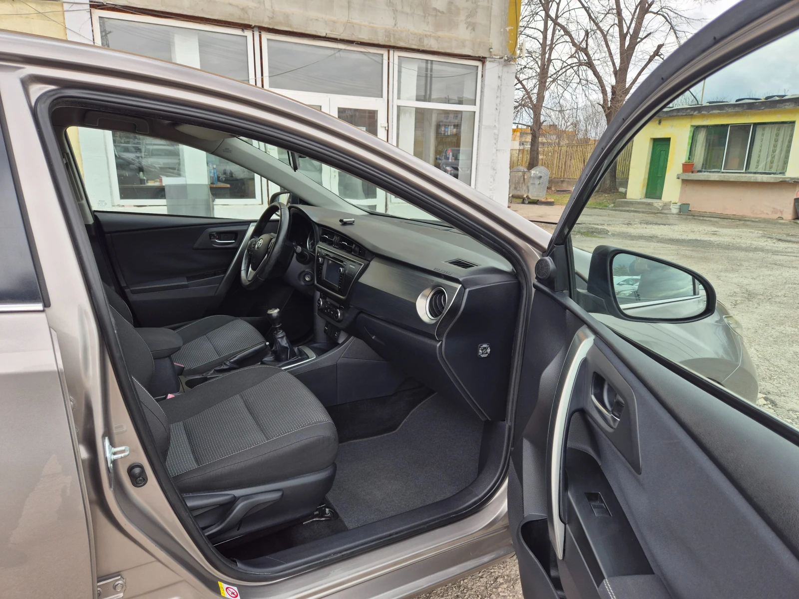 Toyota Auris 1.4 D4D NAVI ITALY , снимка 11 - Автомобили и джипове - 53905367