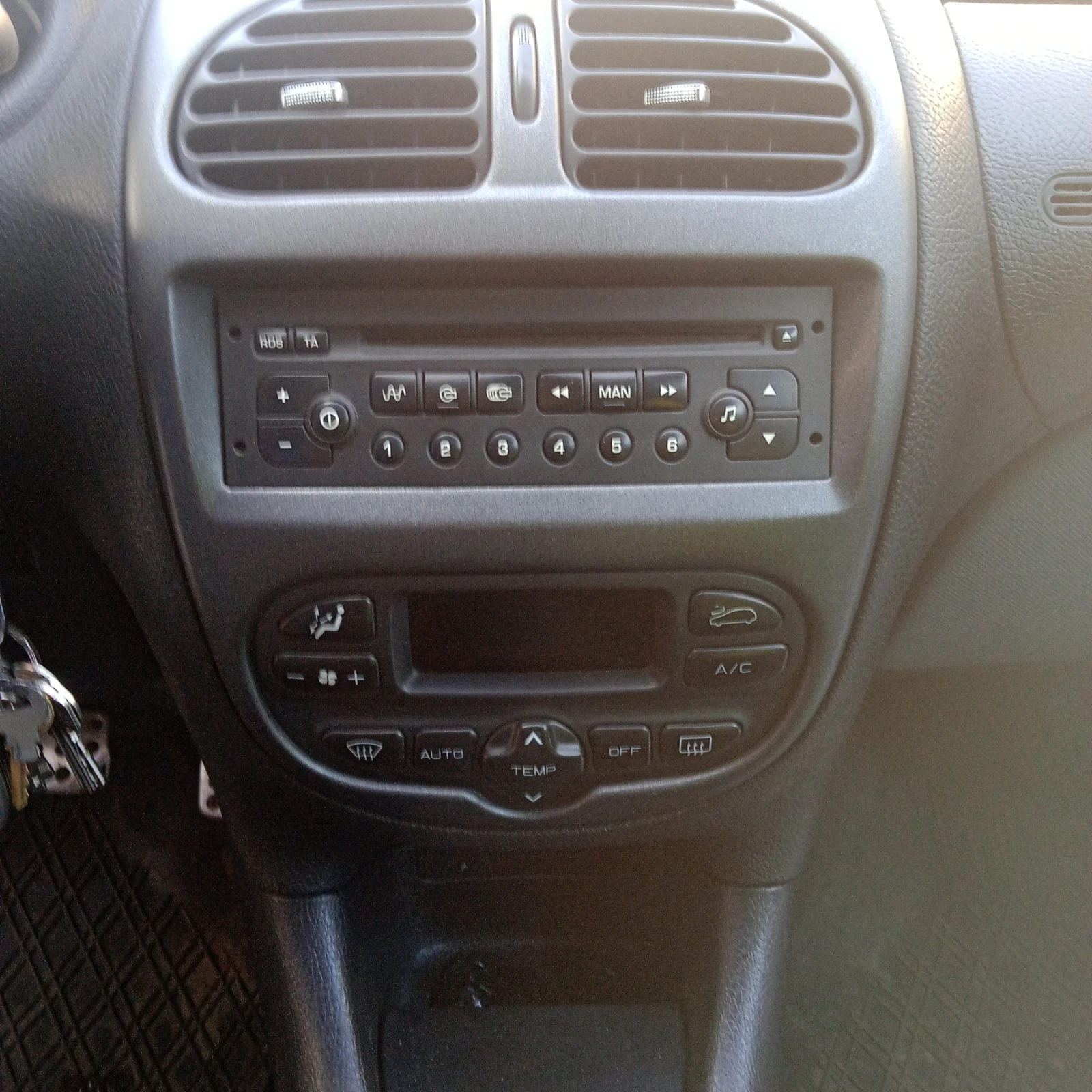 Peugeot 206 СС, снимка 8 - Автомобили и джипове - 54384004