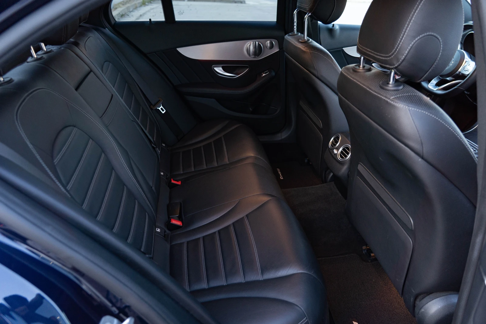 Mercedes-Benz C 300 D 4 MATIC AMG, снимка 9 - Автомобили и джипове - 54448500