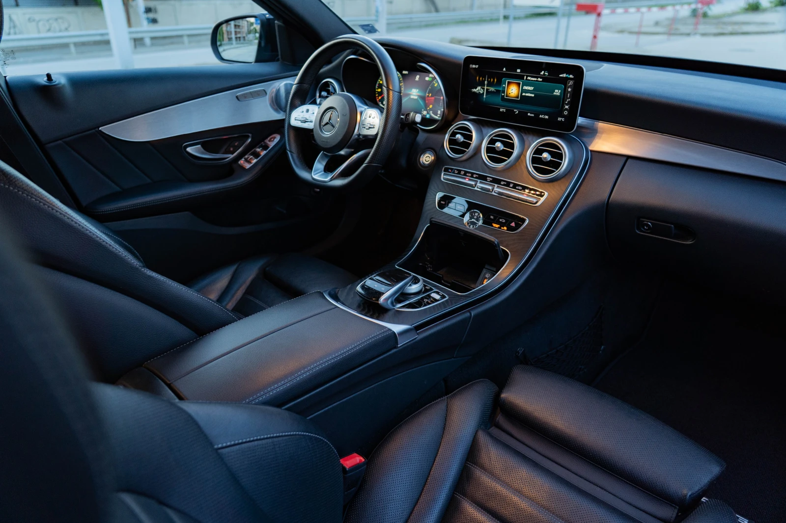 Mercedes-Benz C 300 D 4 MATIC AMG, снимка 7 - Автомобили и джипове - 54448500