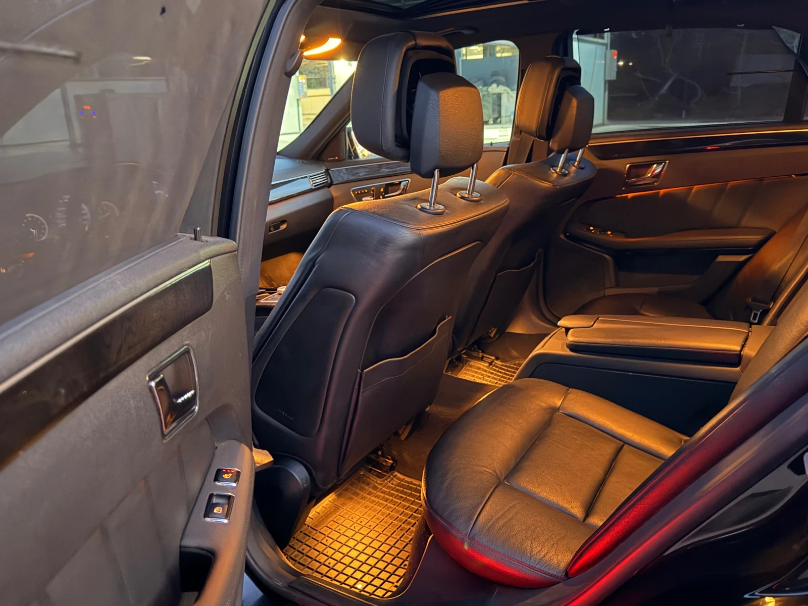 Mercedes-Benz E 350 Единствена в България , снимка 7 - Автомобили и джипове - 54572086