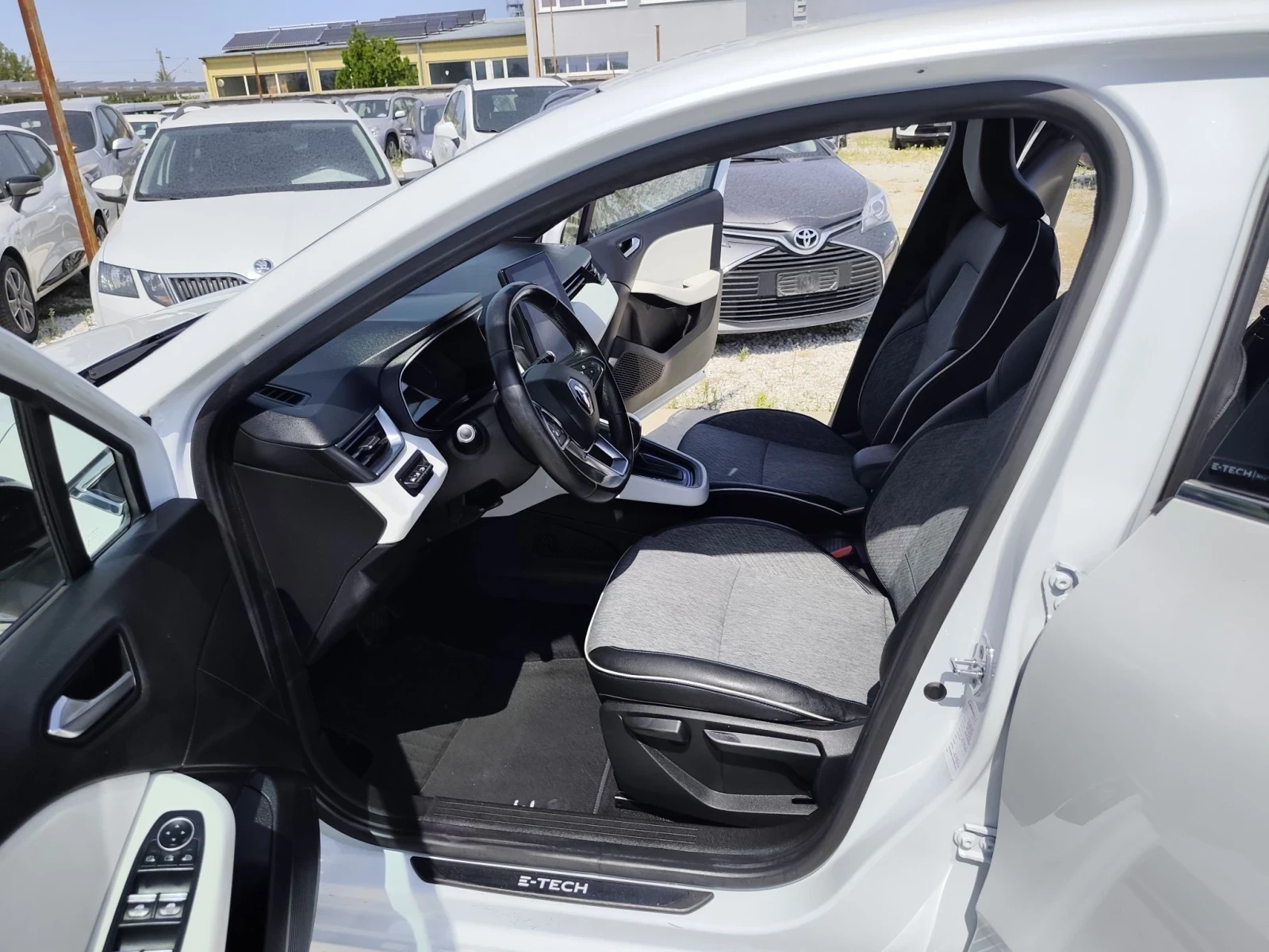 Renault Clio 1.6, E Tech, Hybrid, Initiale, снимка 8 - Автомобили и джипове - 55722853