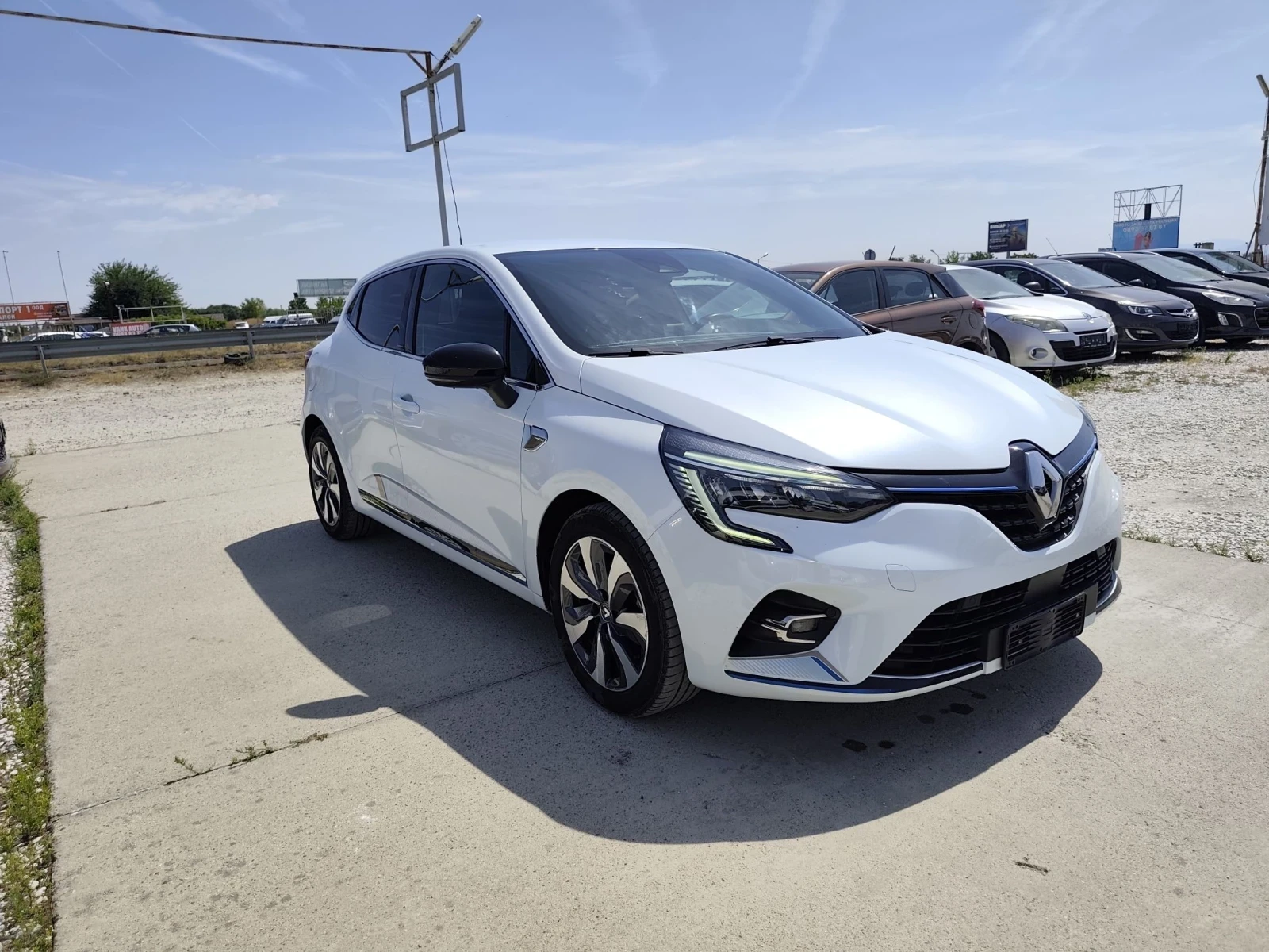 Renault Clio 1.6, E Tech, Hybrid, Initiale, снимка 3 - Автомобили и джипове - 55722853