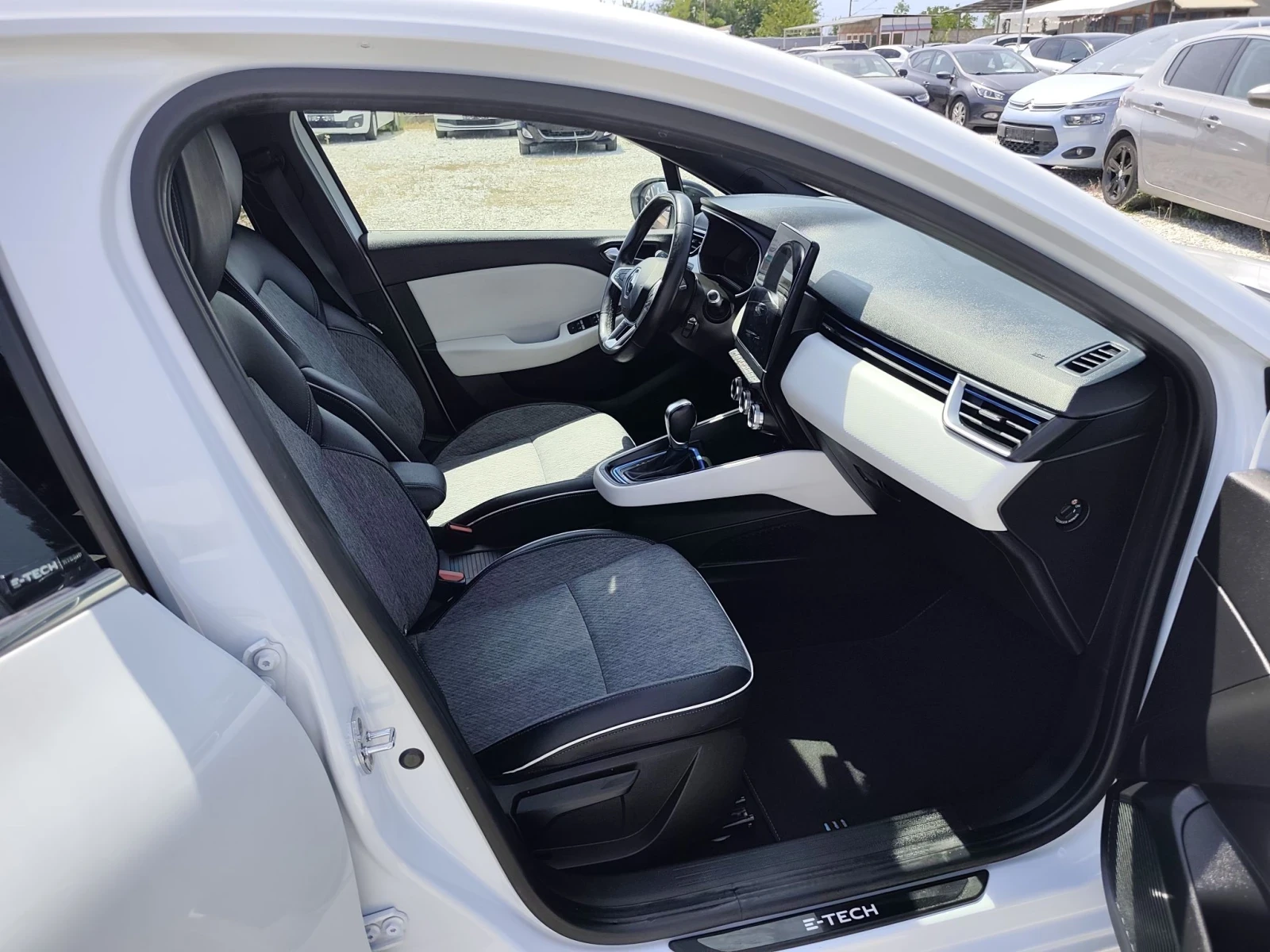 Renault Clio 1.6, E Tech, Hybrid, Initiale, снимка 11 - Автомобили и джипове - 55722853