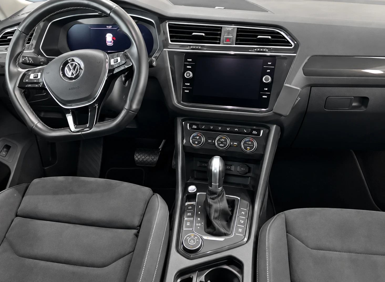 VW Tiguan BiTDI 240| R-LINE| 4MOTION| DSG | DCC | HUD | 360 , снимка 8 - Автомобили и джипове - 55898279