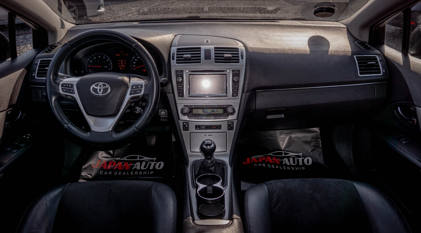 Toyota Avensis 1.8 бензин ТОП! Регистрирана и обслужена, снимка 8 - Автомобили и джипове - 56015579