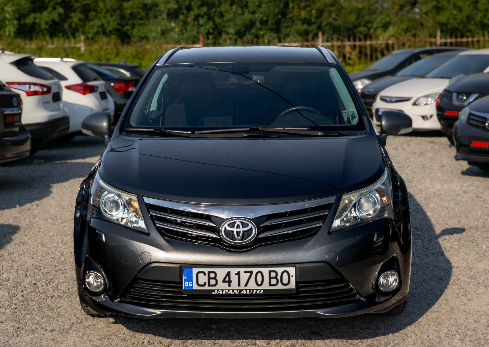 Toyota Avensis 1.8 бензин ТОП! Регистрирана и обслужена, снимка 2 - Автомобили и джипове - 56015579