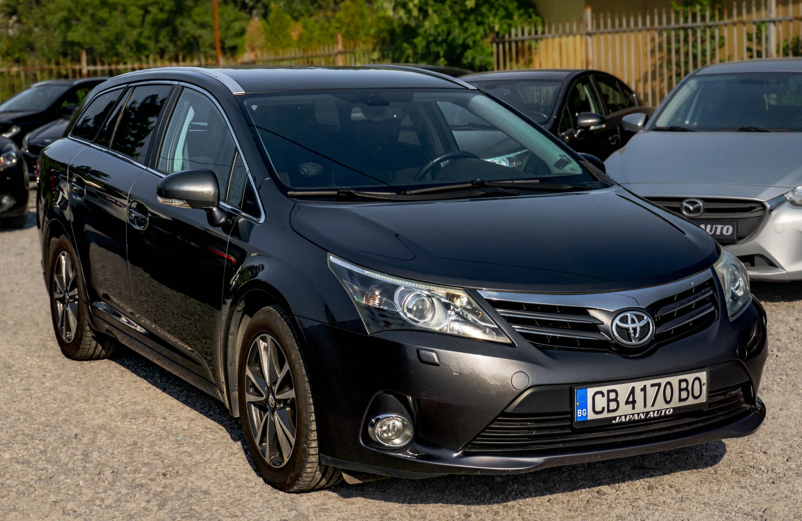 Toyota Avensis 1.8 бензин ТОП! Регистрирана и обслужена, снимка 3 - Автомобили и джипове - 56015579