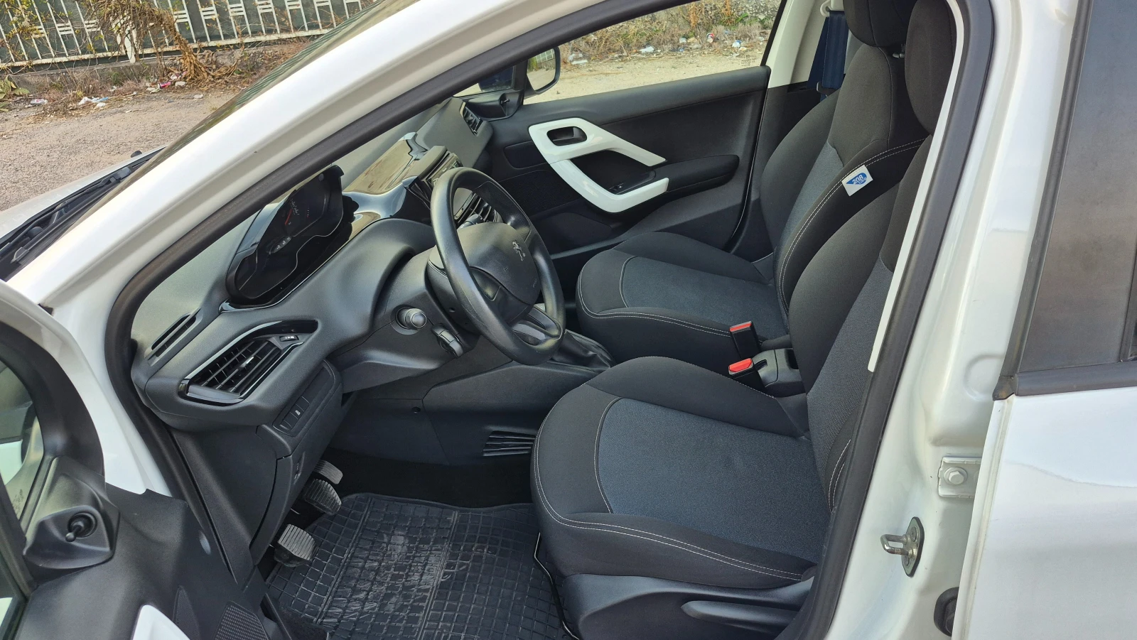Peugeot 208 1.0i 160000�� O������ | Mobile.bg � ����������� 9