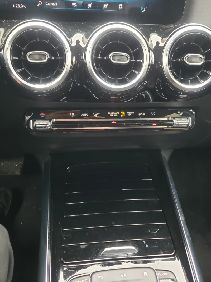 Mercedes-Benz GLA 200, снимка 6 - Автомобили и джипове - 53054550