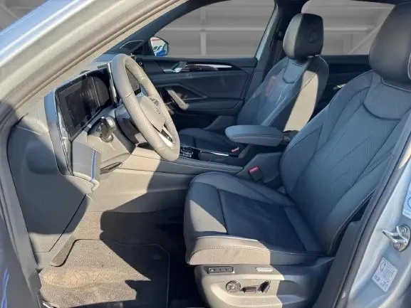 VW Tiguan TDI 4Motion = R-Line = Гаранция, снимка 5 - Автомобили и джипове - 54454805