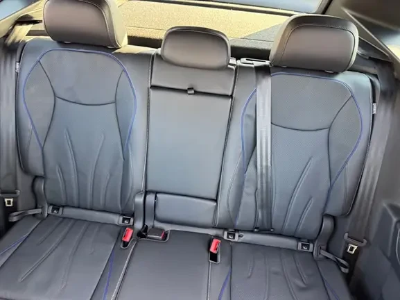 VW Tiguan TDI 4Motion = R-Line = Гаранция, снимка 9 - Автомобили и джипове - 54454805