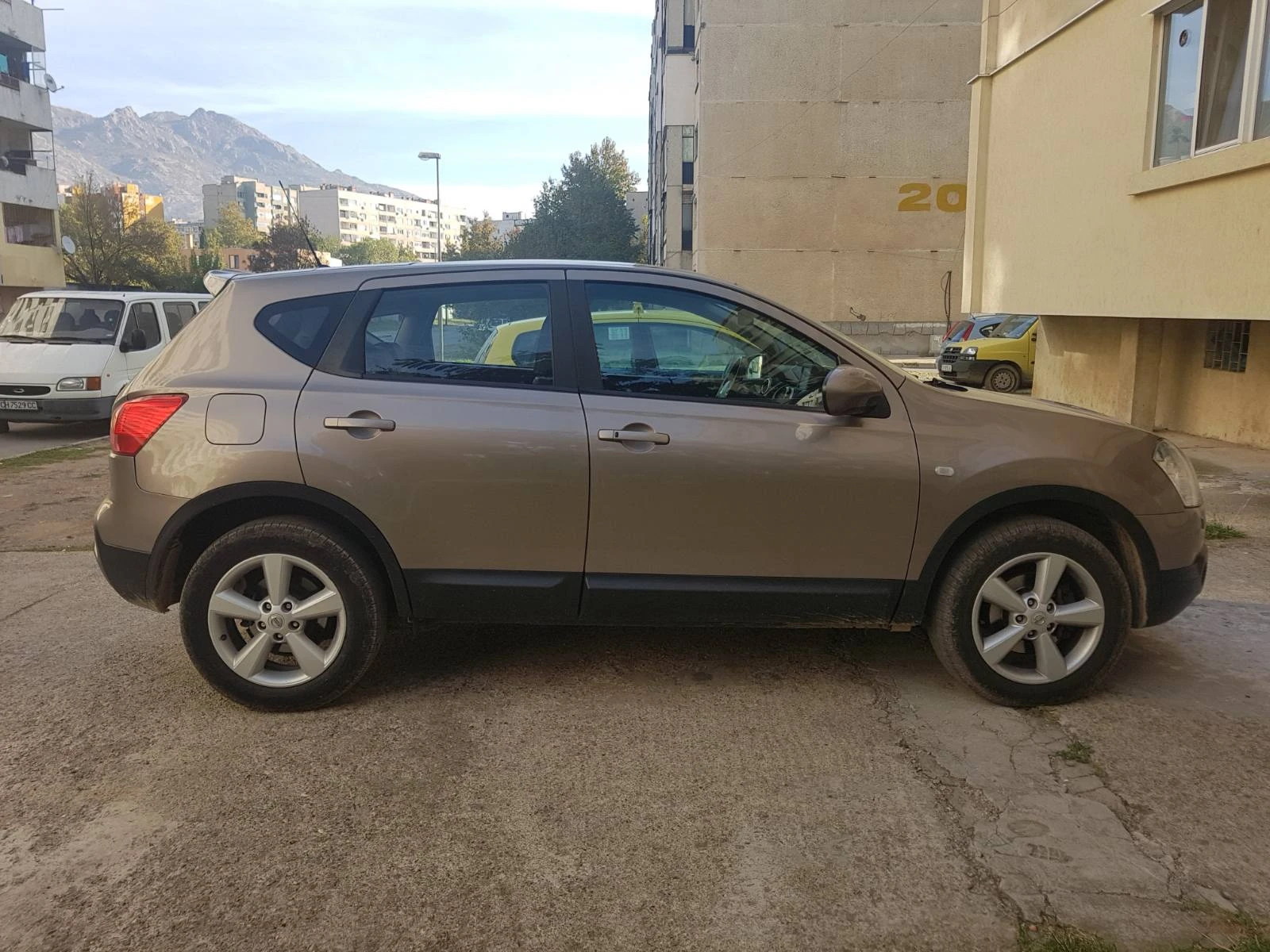 Nissan Qashqai, снимка 3 - Автомобили и джипове - 53918308