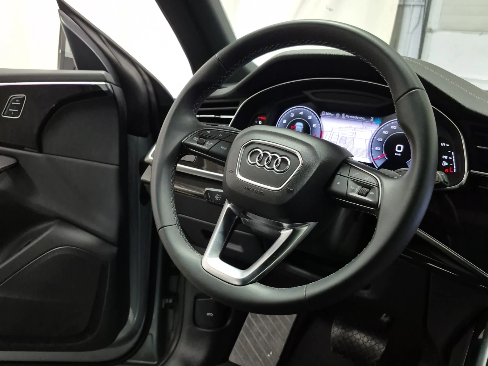 Audi Q8 Progressiv 55 TFSI quattro, снимка 13 - Автомобили и джипове - 54427433