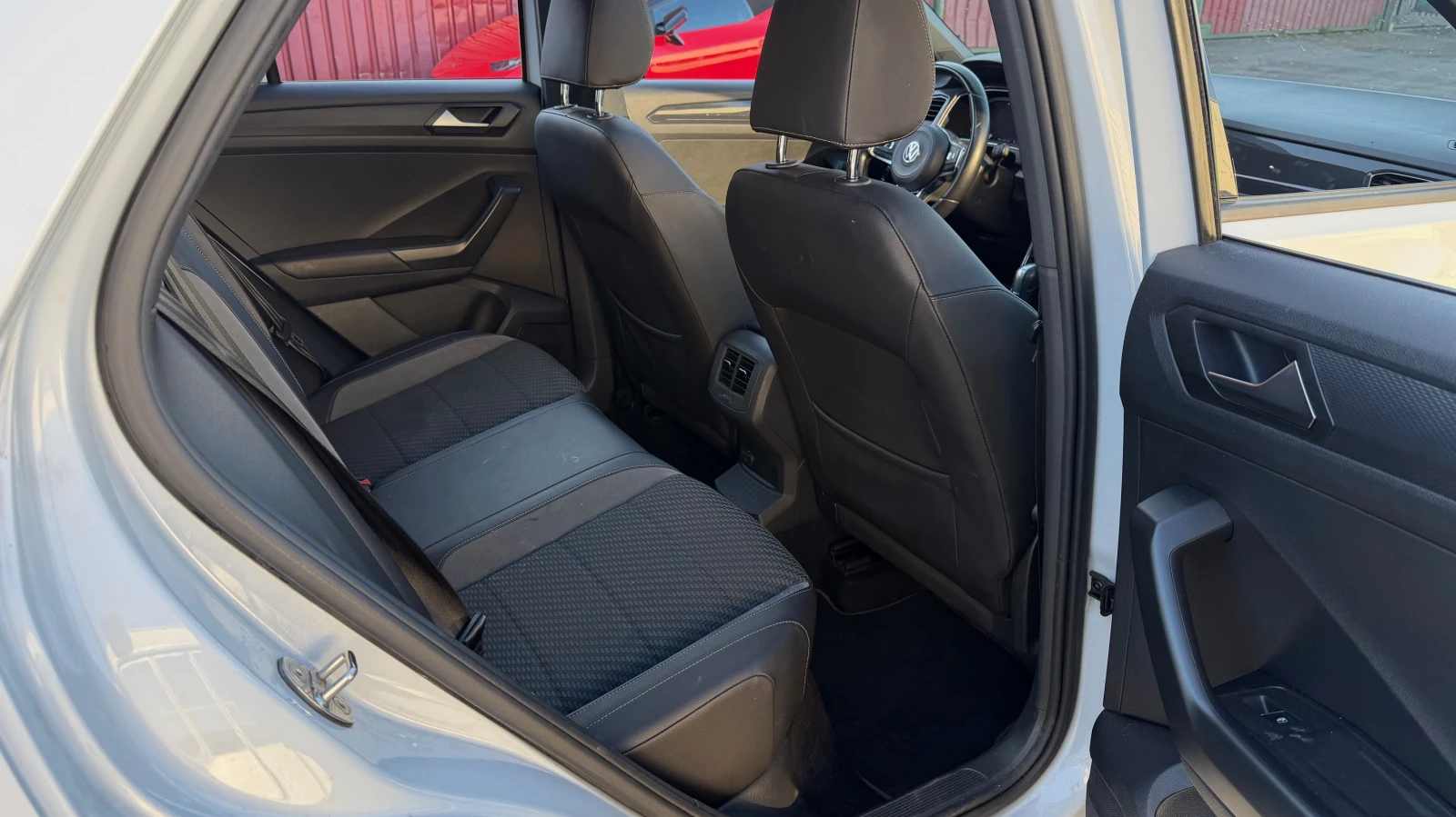 VW T-Roc  2.0 TSI R-Line 4Motion, снимка 7 - Автомобили и джипове - 56748517