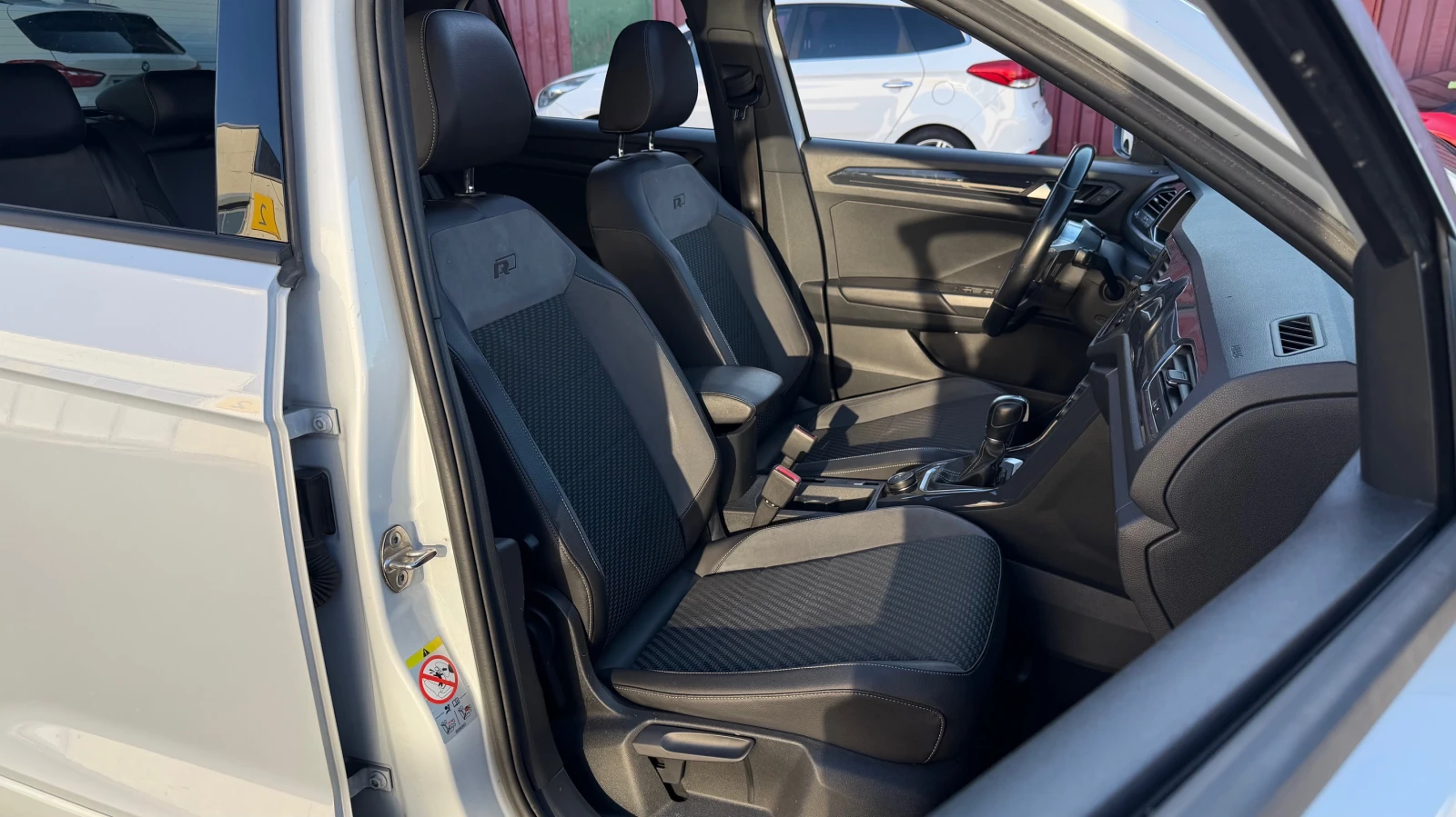 VW T-Roc  2.0 TSI R-Line 4Motion, снимка 6 - Автомобили и джипове - 56748517