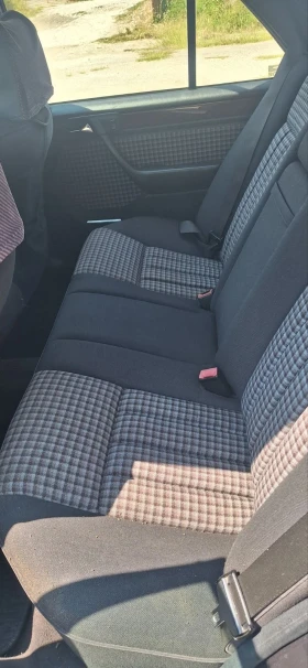 Mercedes-Benz 124 300 E, снимка 9