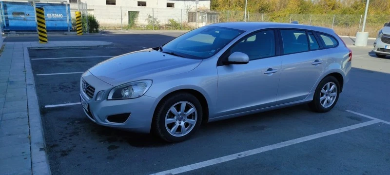 Volvo V60, снимка 2 - Автомобили и джипове - 47559667