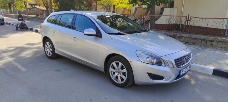 Volvo V60, снимка 8 - Автомобили и джипове - 47559667