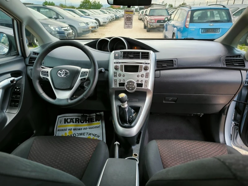 Toyota Verso 2.0TD, снимка 9 - Автомобили и джипове - 45961372