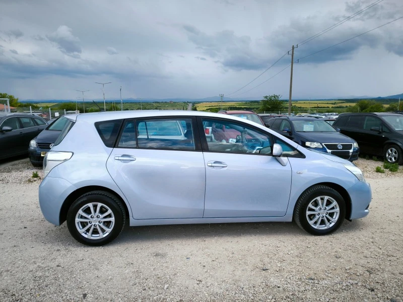 Toyota Verso 2.0TD, снимка 4 - Автомобили и джипове - 45961372