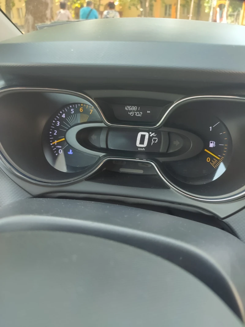 Renault Captur 1.2 tce, снимка 10 - Автомобили и джипове - 52368846