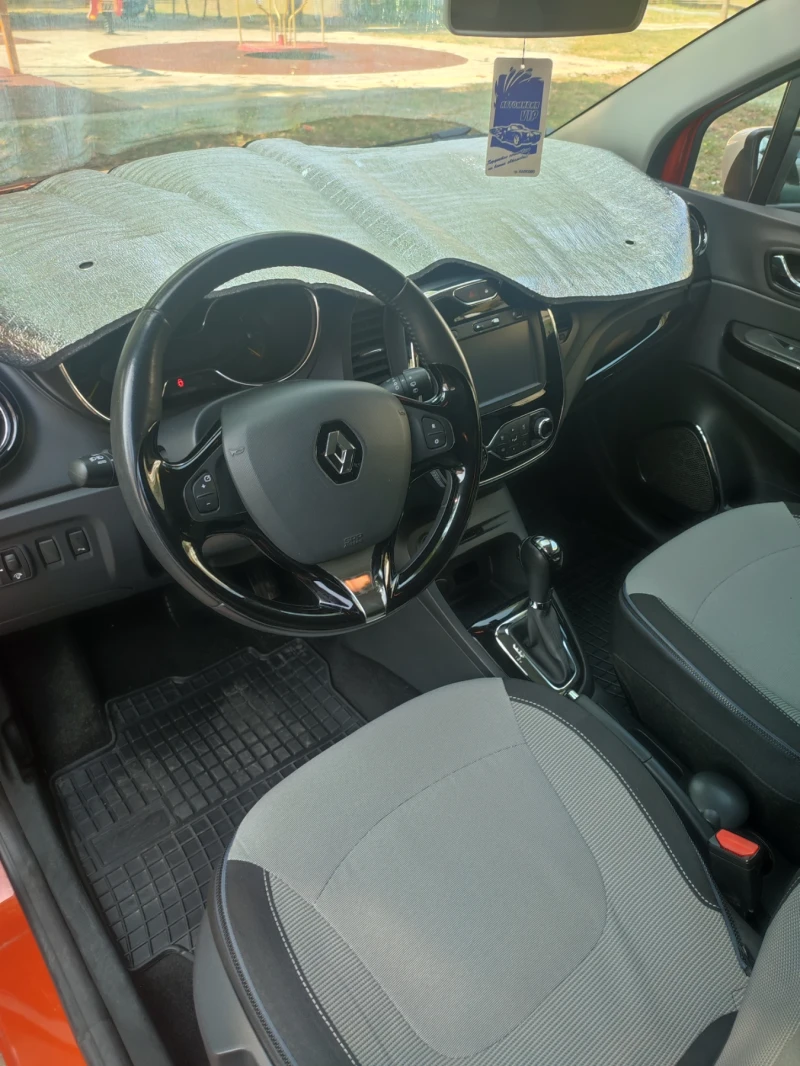 Renault Captur 1.2 tce, снимка 12 - Автомобили и джипове - 52368846