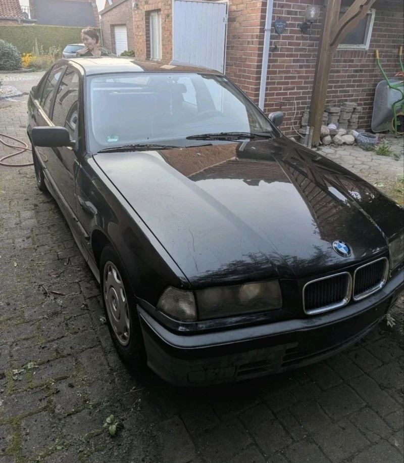 BMW 318 is 