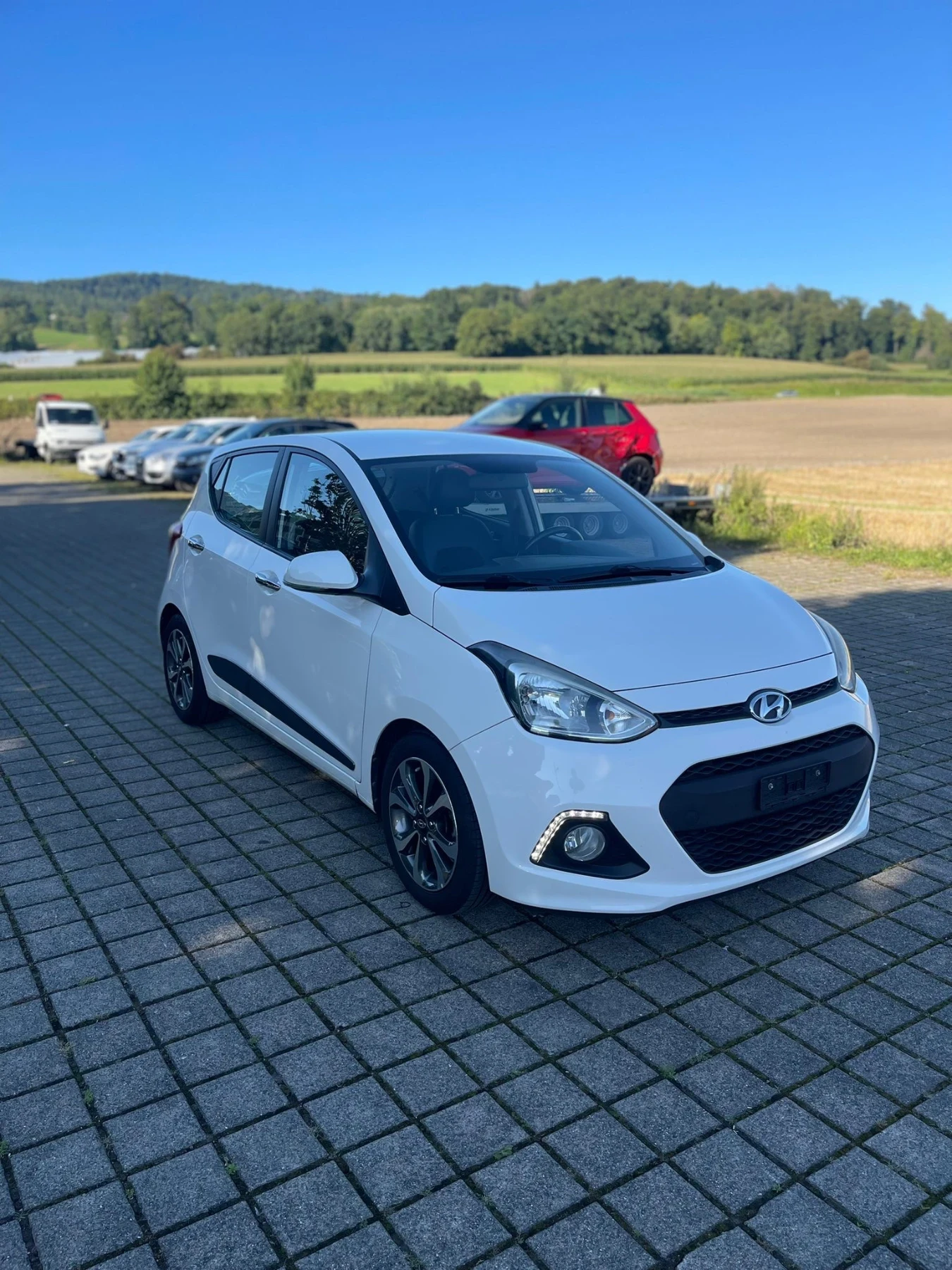 Hyundai I10 1.2i Vertex Швейцария - изображение 3